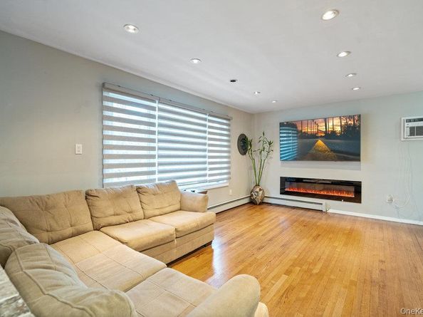 95 Foster Avenue, Valley Stream NY 11580