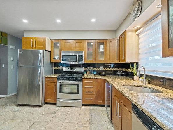 95 Foster Avenue, Valley Stream NY 11580