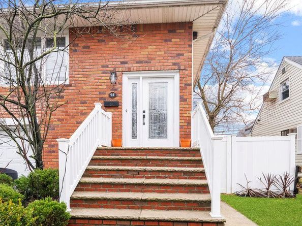 95 Foster Avenue, Valley Stream NY 11580