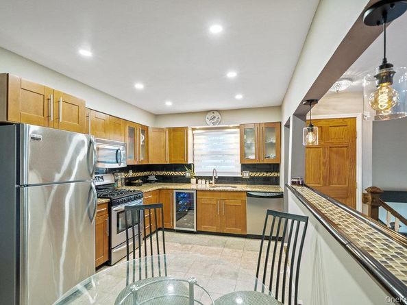 95 Foster Avenue, Valley Stream NY 11580