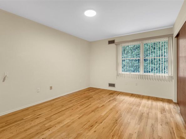 5 Primrose Lane, North Babylon NY 11703