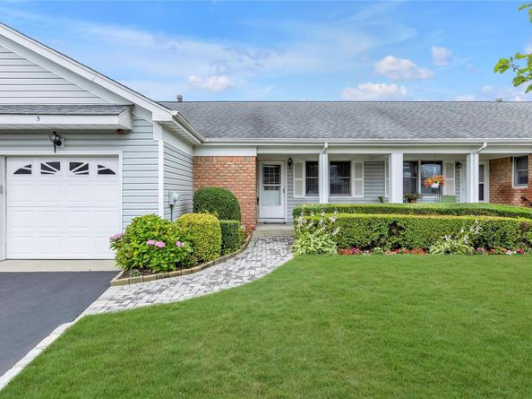 5 Primrose Lane, North Babylon NY 11703
