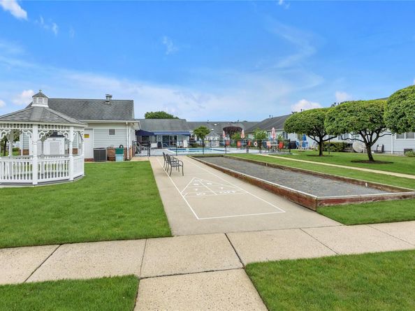 5 Primrose Lane, North Babylon NY 11703