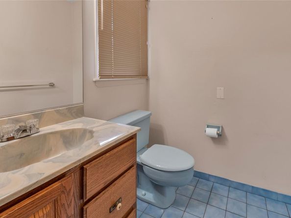 5 Primrose Lane, North Babylon NY 11703