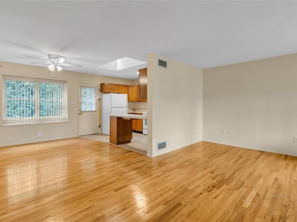 5 Primrose Lane, North Babylon NY 11703