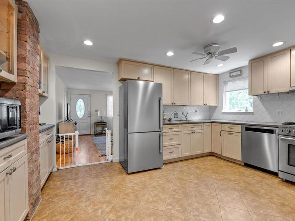 18 Neulist Avenue, Port Washington NY 11050