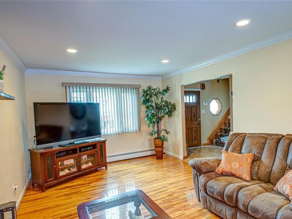 16 Tarkington Road, Holbrook NY 11741