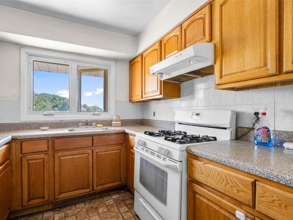 49 Valerie Drive, Yonkers NY 10703