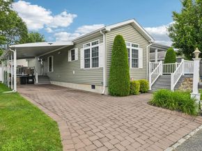 1661 Old Country Road 543, Riverhead NY 11901