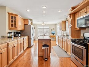 1661 Old Country Road 543, Riverhead NY 11901
