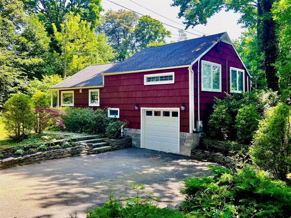 14 Suydam Drive, Melville NY 11747