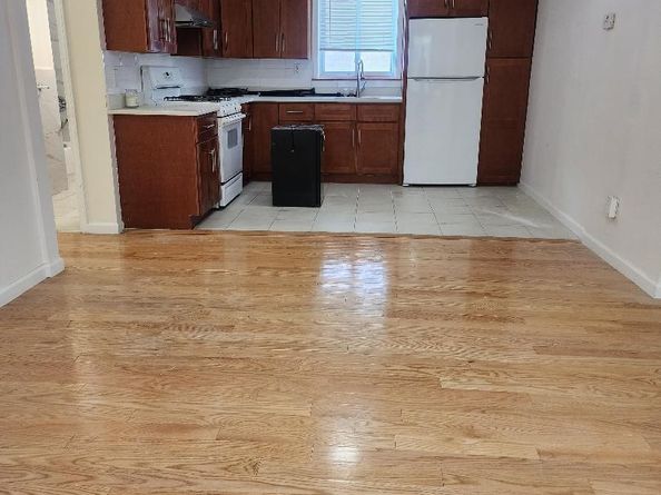211-52 46 Rd, Bayside NY 11361