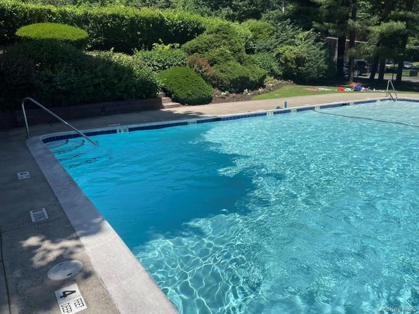 180 Pinewood Road 11, Hartsdale NY 10530