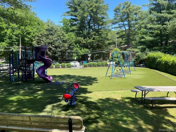 180 Pinewood Road 11, Hartsdale NY 10530