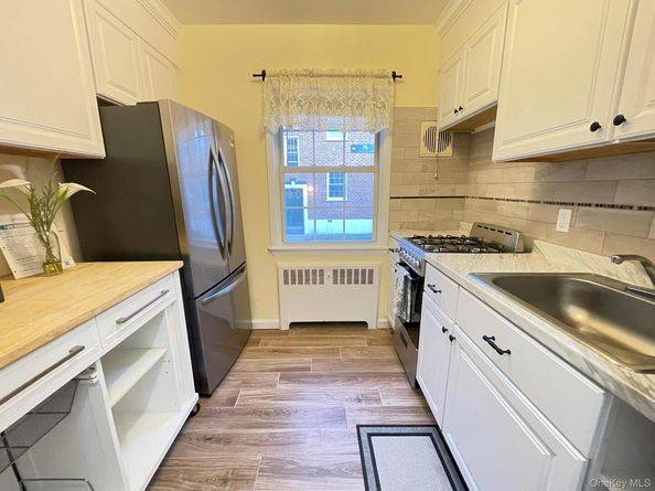 180 Pinewood Road 11, Hartsdale NY 10530