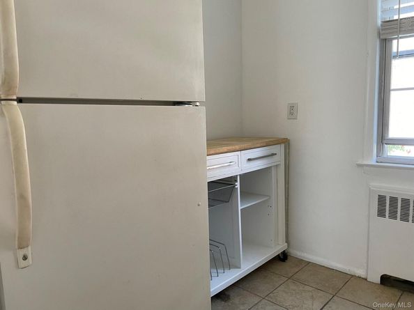 180 Pinewood Road 11, Hartsdale NY 10530