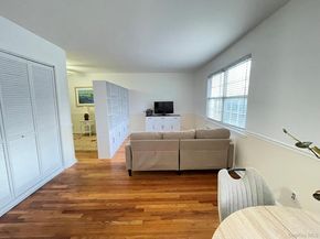 180 Pinewood Road 11, Hartsdale NY 10530