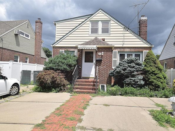 644 7th Street S, Garden City South NY 11530