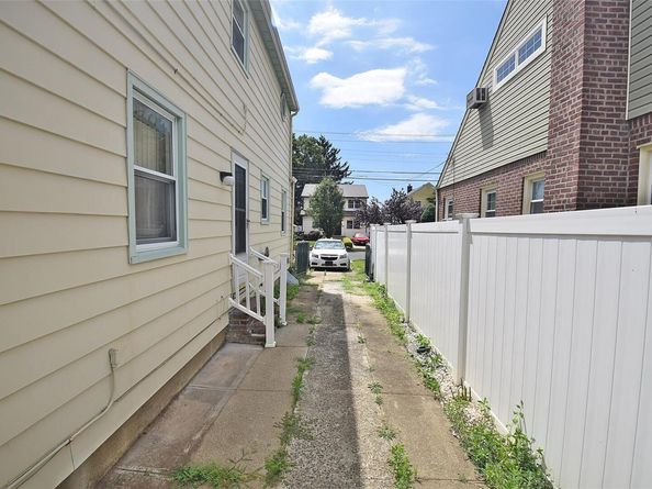 644 7th Street S, Garden City South NY 11530
