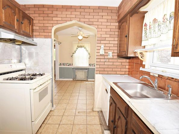 644 7th Street S, Garden City South NY 11530