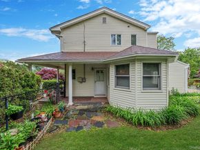 28 Manchester Boulevard, Wheatley Heights NY 11798