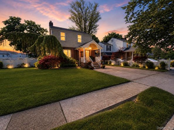 25 Nassau Street, Elmont NY 11003