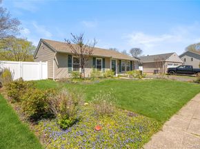158 Glenmere Way, Holbrook NY 11741