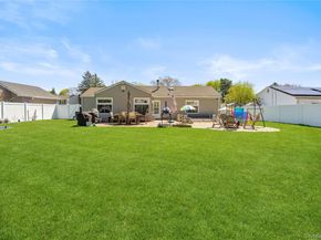 158 Glenmere Way, Holbrook NY 11741