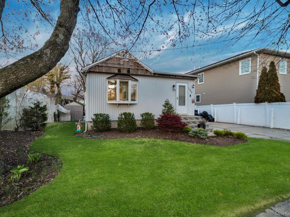 105 Thomas Place, Bellmore NY 11710