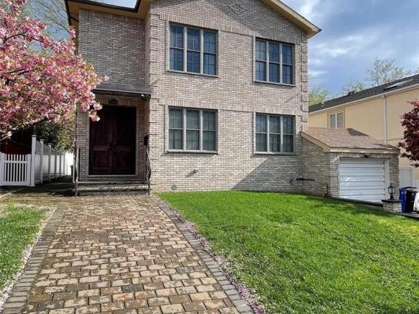 24814 Van Zandt Avenue, Little Neck NY 11362