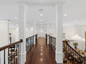 10 Hart Place, Dix Hills NY 11746