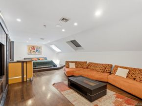 10 Hart Place, Dix Hills NY 11746