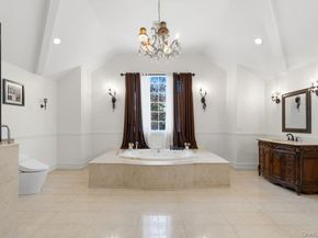 10 Hart Place, Dix Hills NY 11746