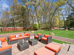 10 Hart Place, Dix Hills NY 11746