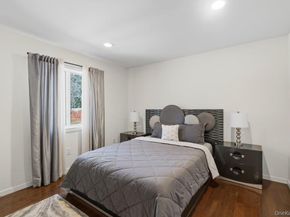 10 Hart Place, Dix Hills NY 11746