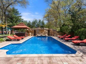 10 Hart Place, Dix Hills NY 11746