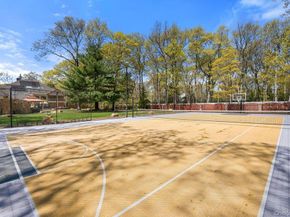 10 Hart Place, Dix Hills NY 11746