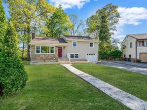 1076 Northgate Court, Uniondale NY 11553