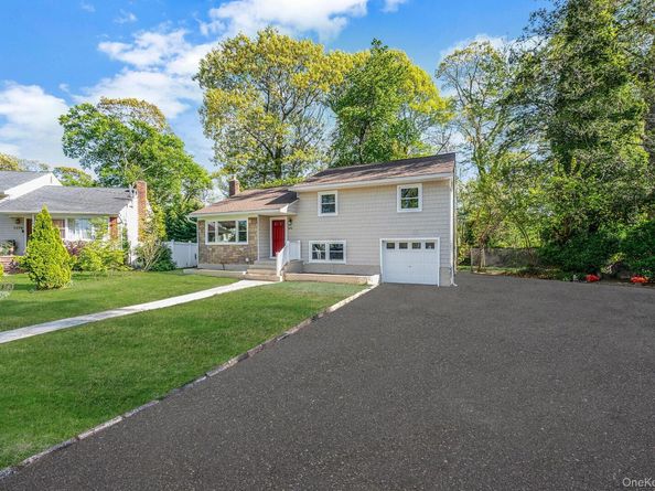 1076 Northgate Court, Uniondale NY 11553