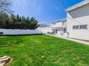 25 Cobalt Lane, Westbury NY 11590