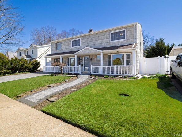 25 Cobalt Lane, Westbury NY 11590