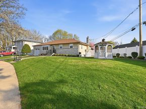 3 Miriam Lane, Plainview NY 11803