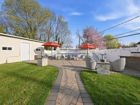 3 Miriam Lane, Plainview NY 11803