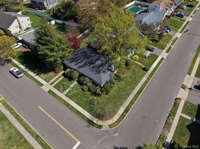 39 Deer Path Lane, Syosset NY 11791