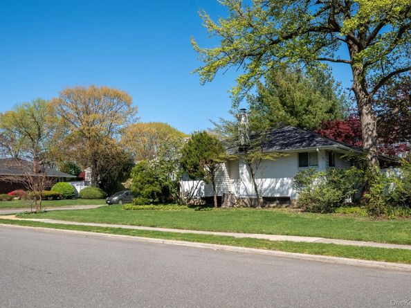 39 Deer Path Lane, Syosset NY 11791