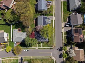 39 Deer Path Lane, Syosset NY 11791