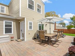 18 Calicotree Lane, Coram NY 11727