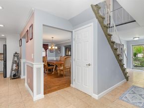 18 Calicotree Lane, Coram NY 11727