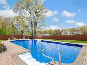 18 Calicotree Lane, Coram NY 11727