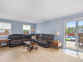 18 Calicotree Lane, Coram NY 11727